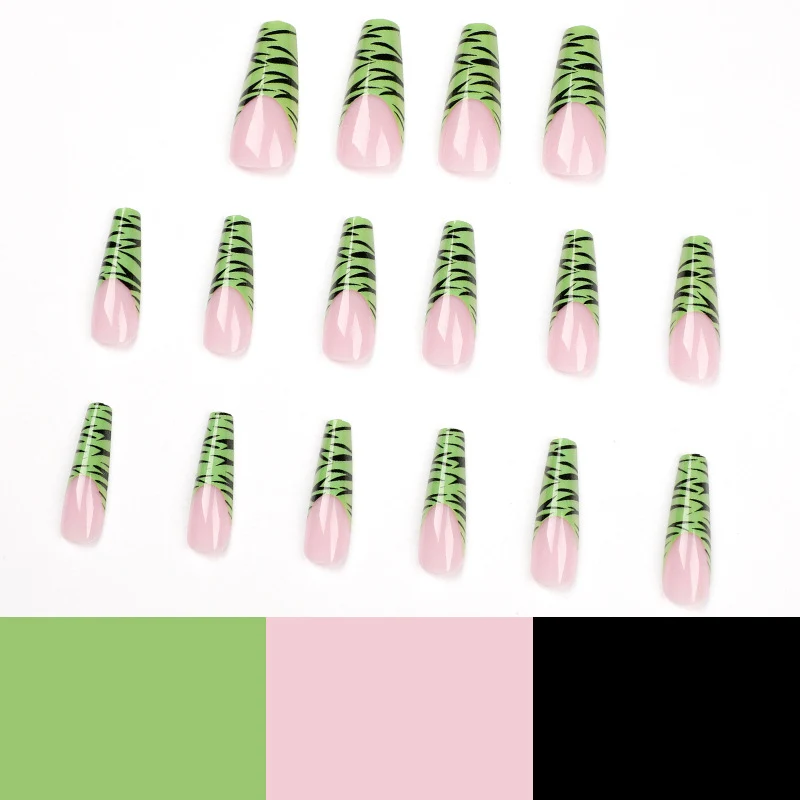 Artistic fingernails with trendy zebra design Stornfield