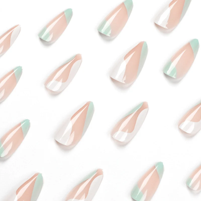Artificial nail extensions with stylish design Stornfield