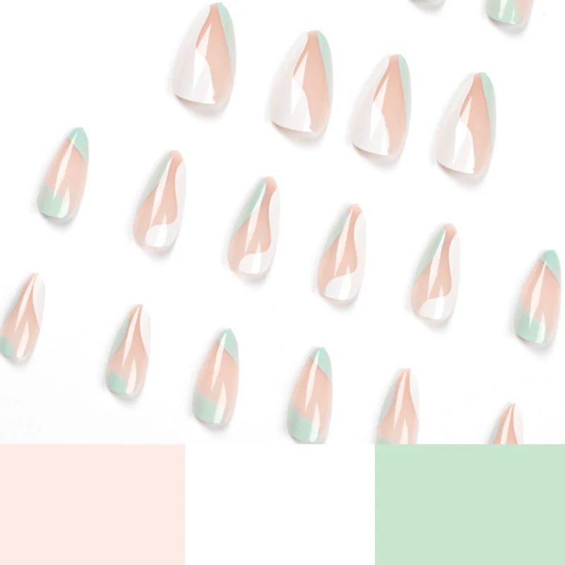 Artificial nail extensions with stylish design Stornfield