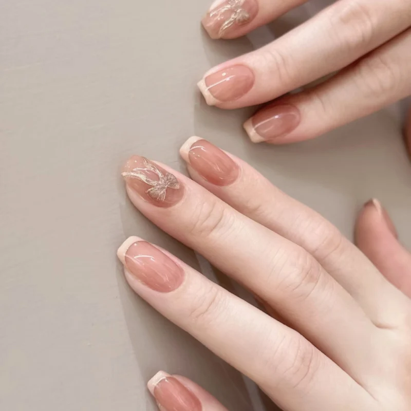 Artificial nail art with delicate floral design Stornfield