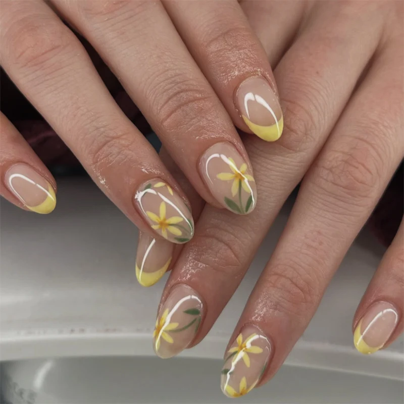 Artificial nail art with playful dots and bows Stornfield