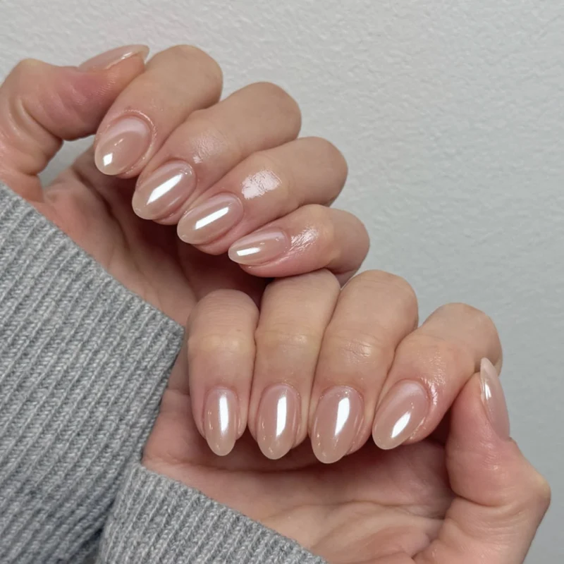 Artificial nail art with playful dots and bows Stornfield