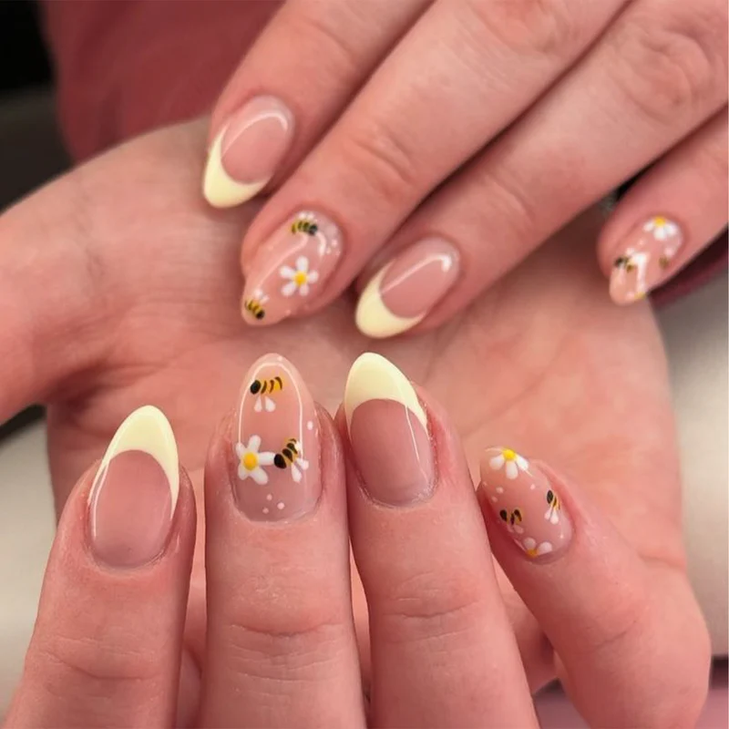 Artificial nail art with playful dots and bows Stornfield