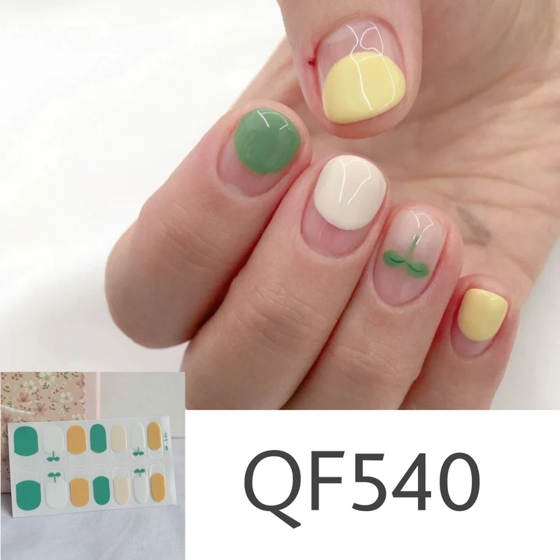 Artificial nail art with star design Stornfield