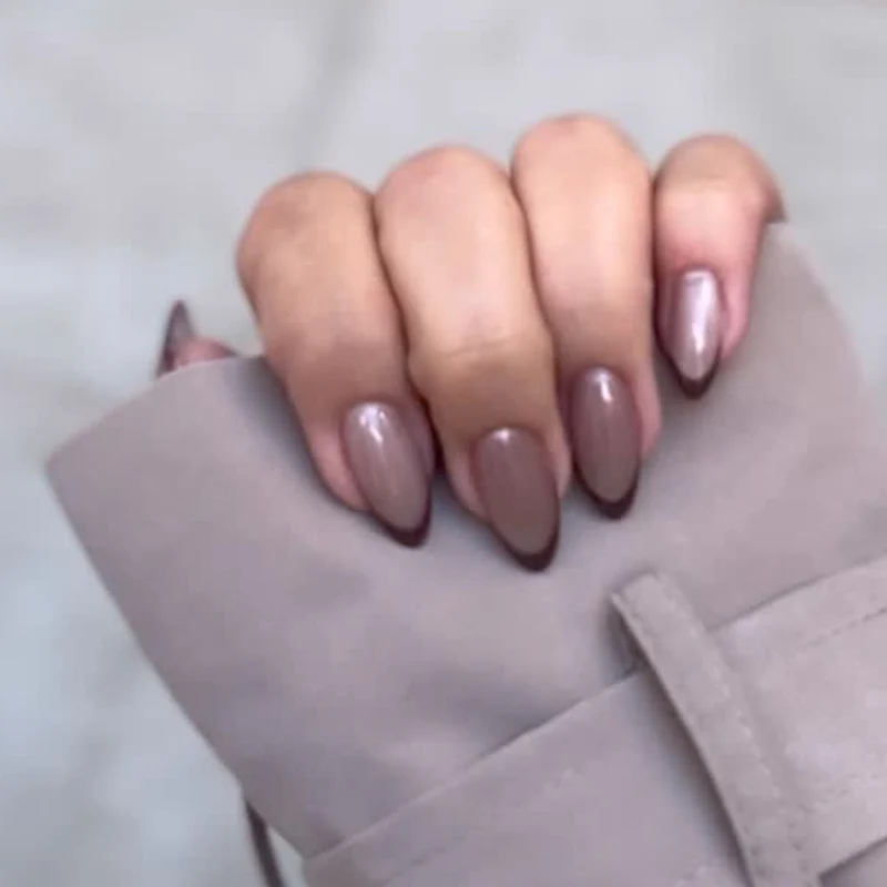 Artificial nail art with elegant French tip Stornfield