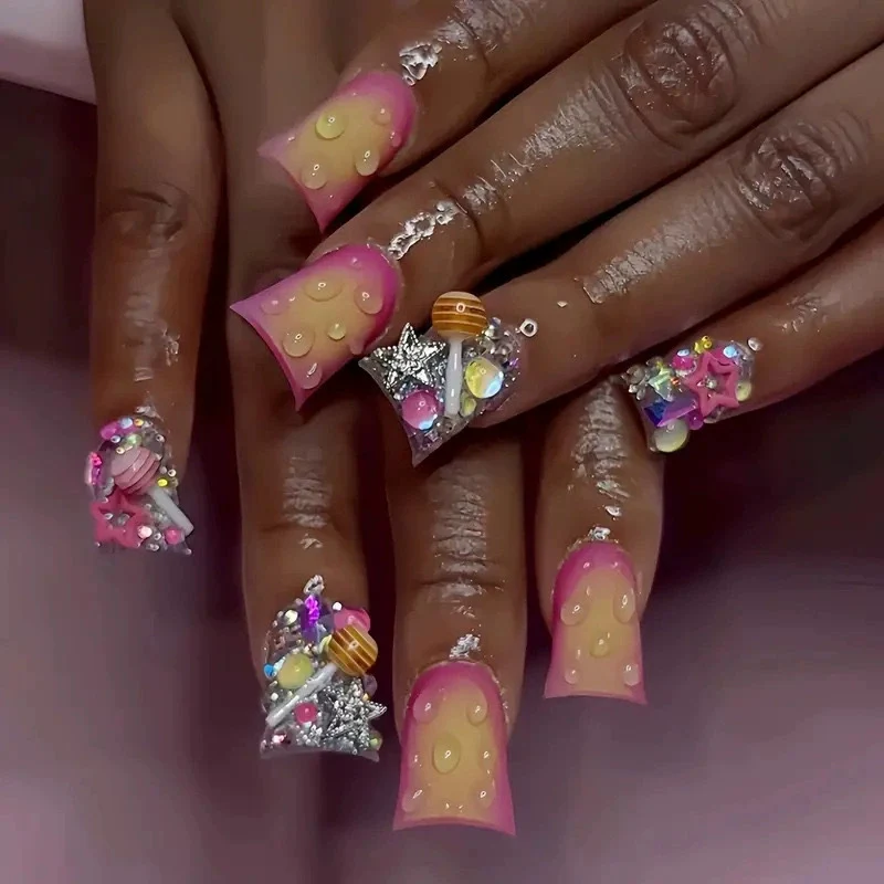 Glamouröse Blumenschmuck-Nagelverlängerungen Karnz