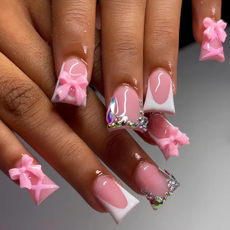 Glamouröse Blumenschmuck-Nagelverlängerungen Karnz