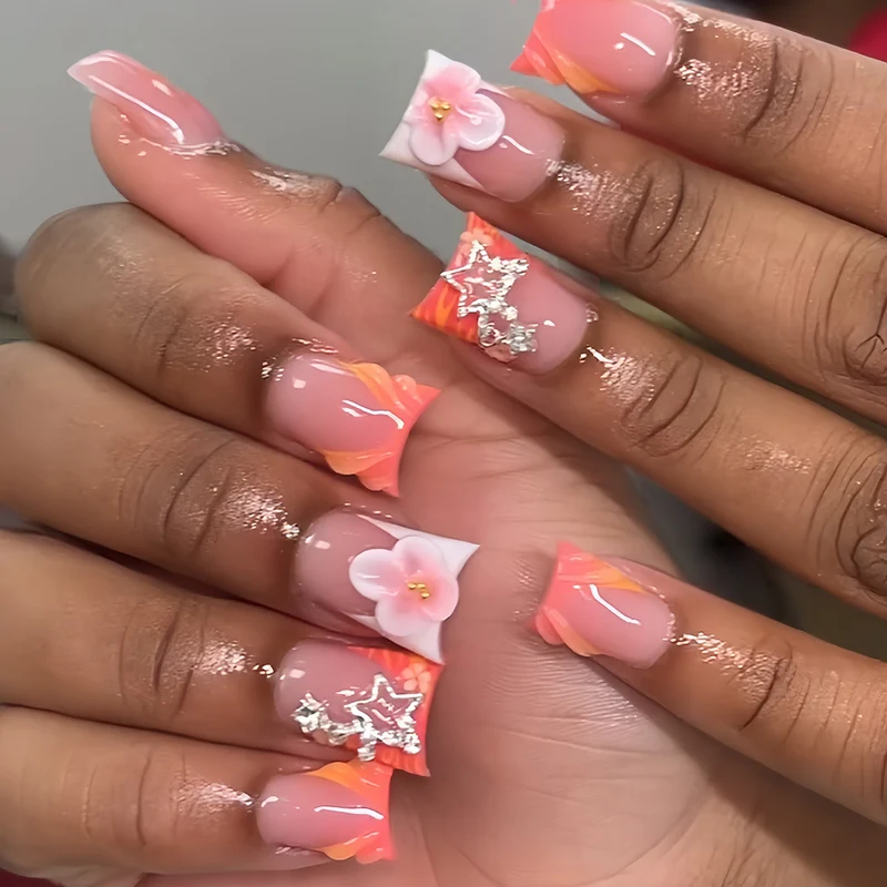 Glamouröse Blumenschmuck-Nagelverlängerungen Karnz