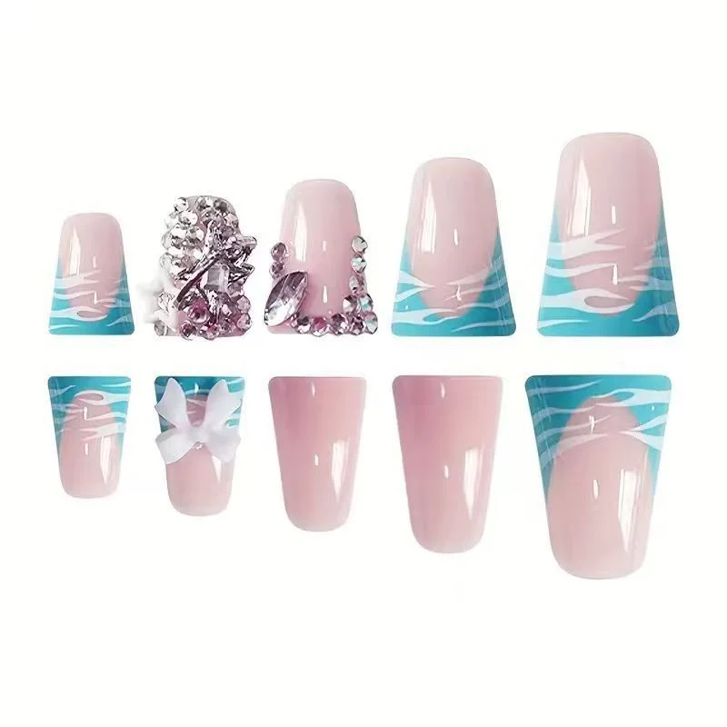 Glamouröse dekorative Nagelverzierungen Karnz
