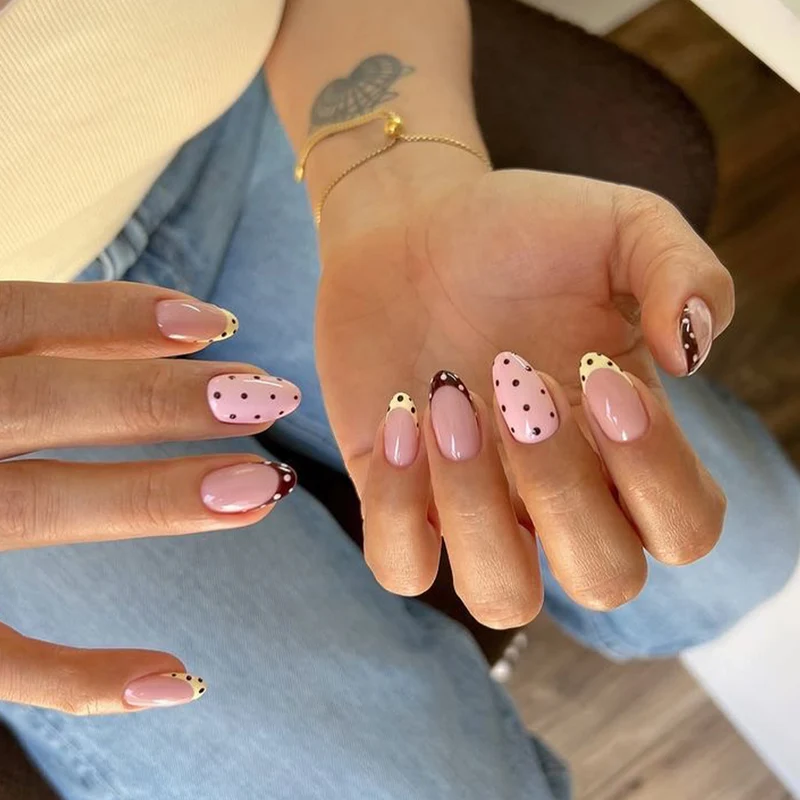 Artificial nail art in elegant design with creative accents Stornfield
