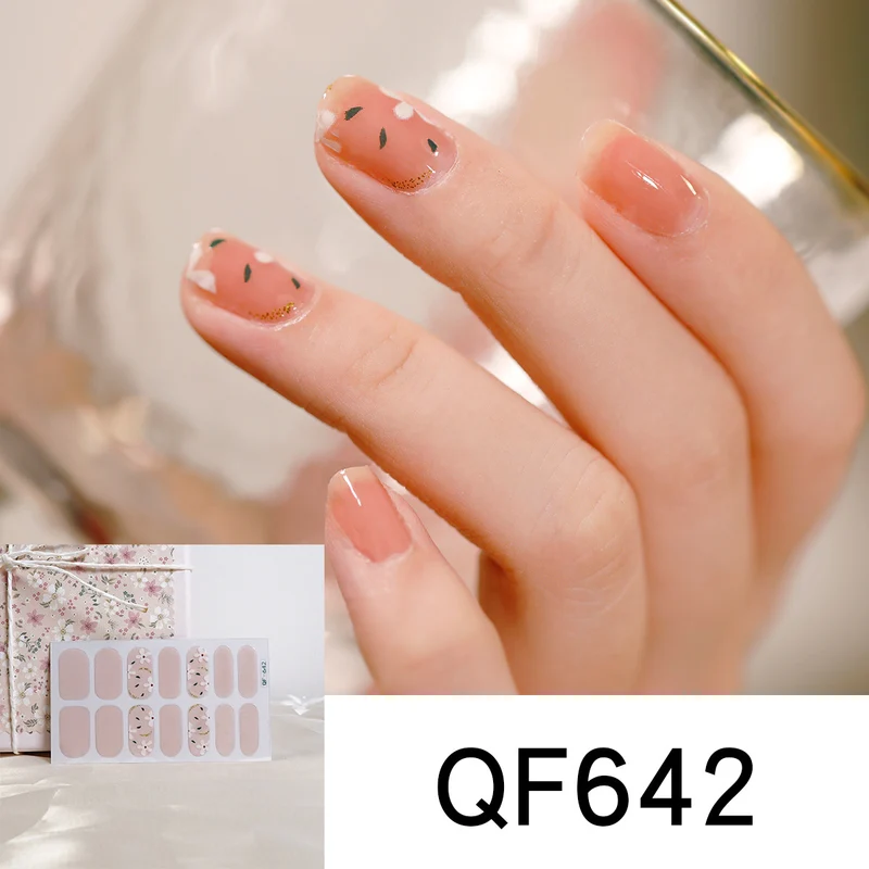Artificial nail design with heart motif Stornfield