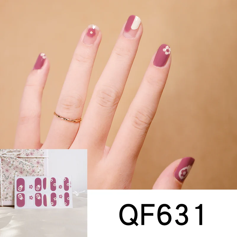 Artificial nail design with heart motif Stornfield