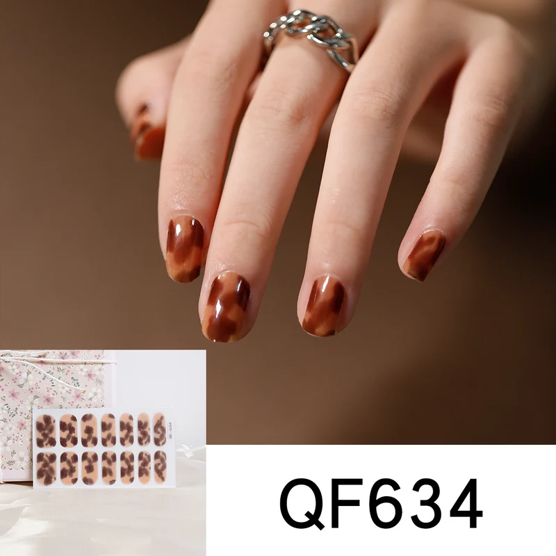 Artificial nail design with heart motif Stornfield