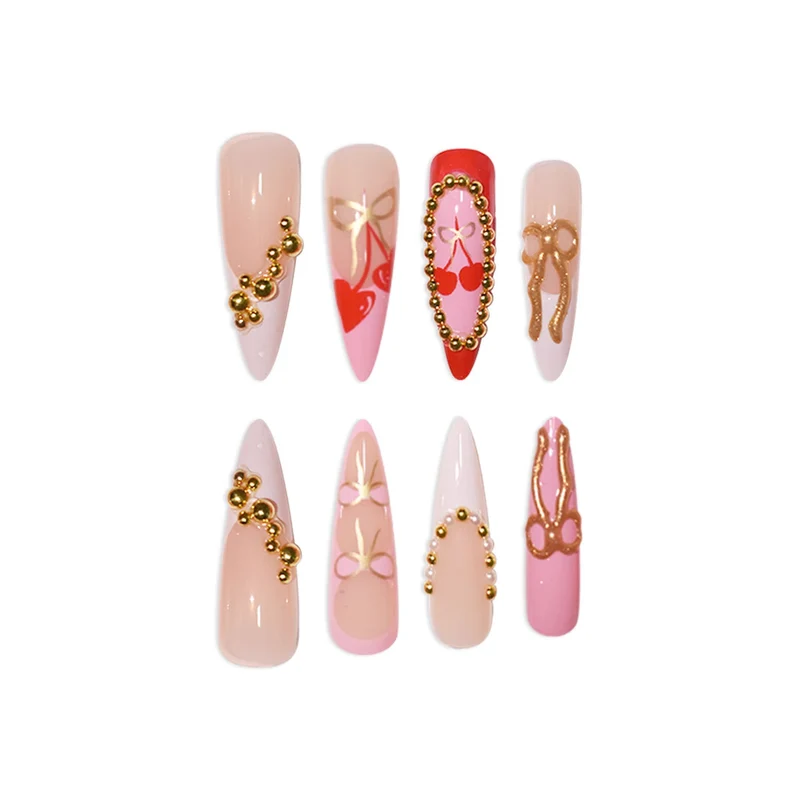 Elegante goldverzierte Nagelverlängerungen Karnz