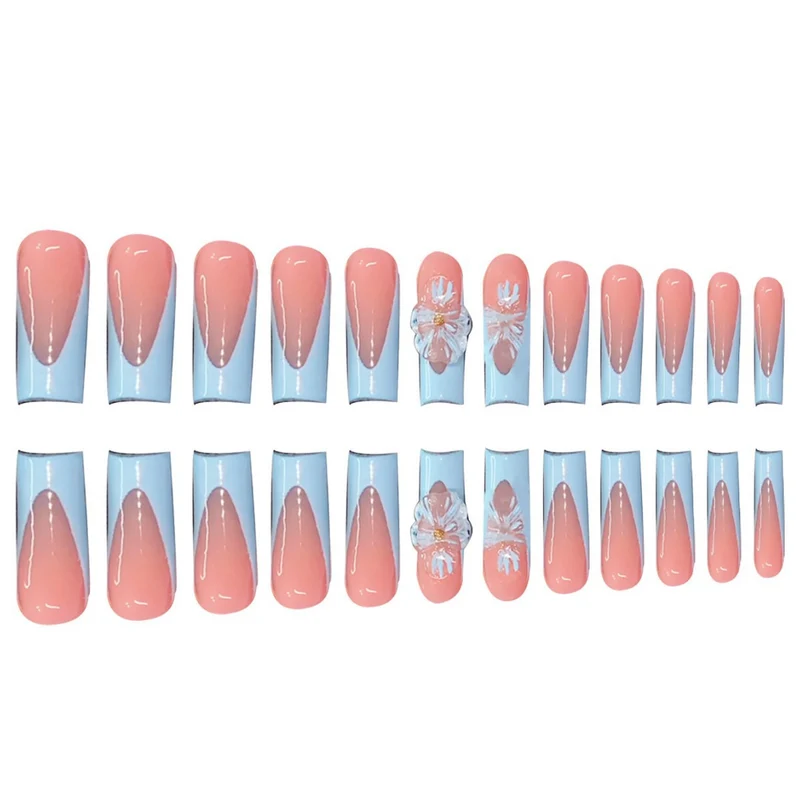 Blumenverzierte Nagelverzierungen Karnz