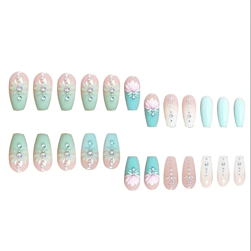 Floral und Edelstein Nagelkunst Verlängerungen Karnz