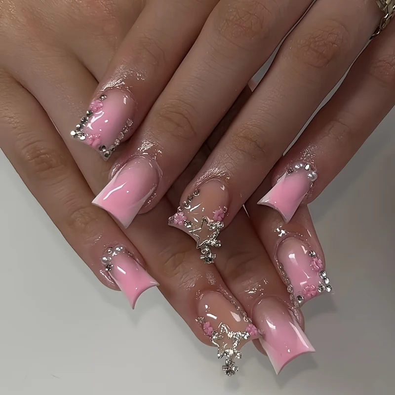 Dekorative mit Strass verzierte Nagelkunstverlängerungen Karnz