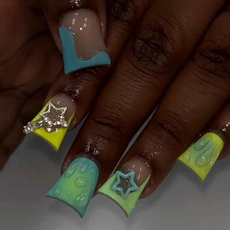 Dekorative Gel-Nagelveränderungen Karnz