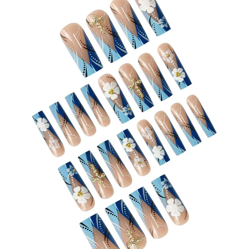 Dekorative florale Nagelkunstverlängerungen Karnz