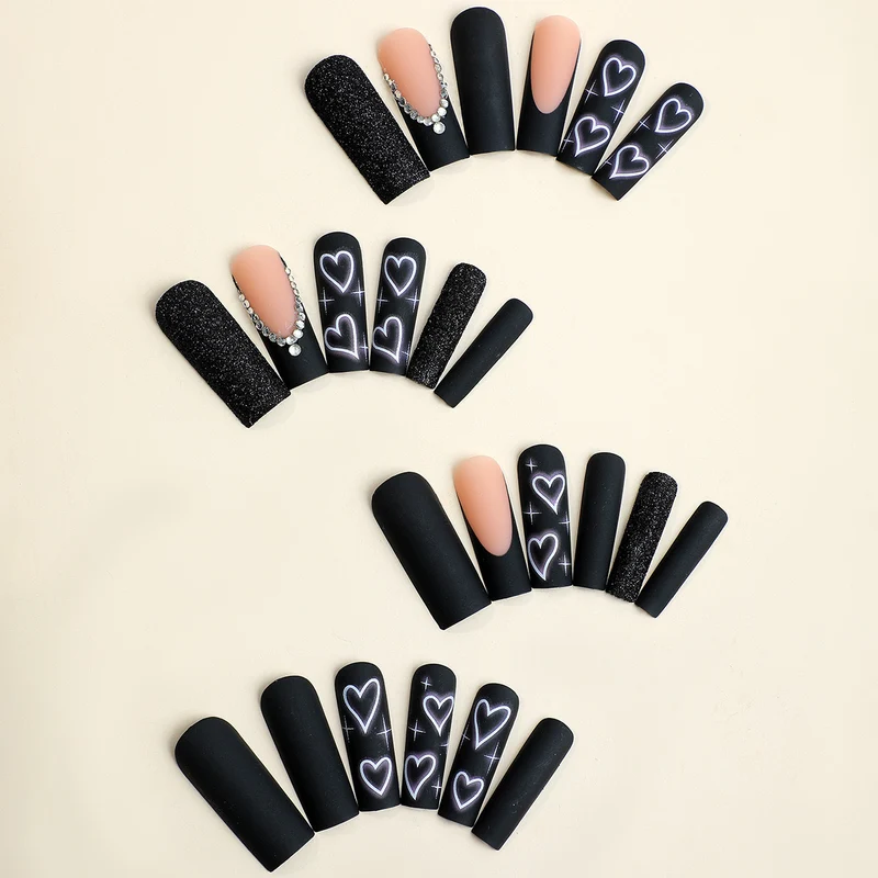 Künstlerisch Herz-verzierte Nagelverzierungen Karnz