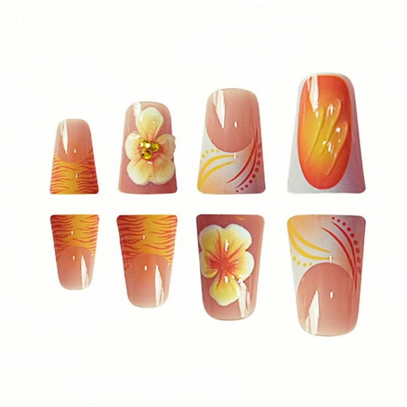 Künstlerisches Florales Press-On Nageldesign Karnz