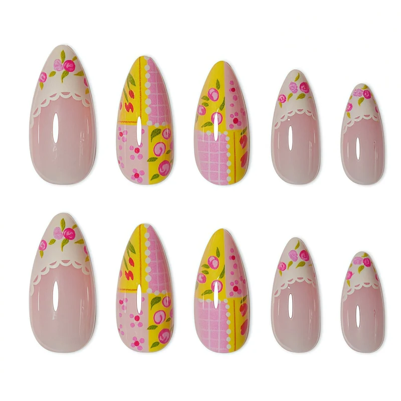 Künstlerische Floral Nagelverzierungen Karnz