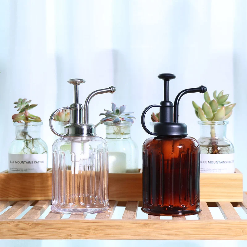 Vintage-inspirierter Glas-Wassersprayer