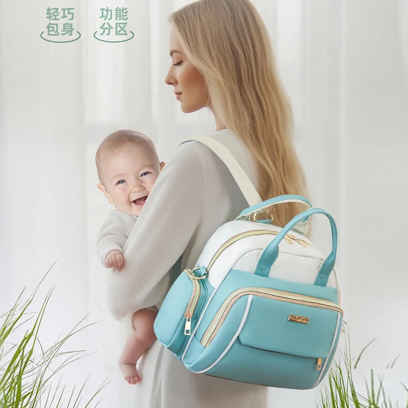 Versatile Multi-Pocket Travel Handbag Stornfield