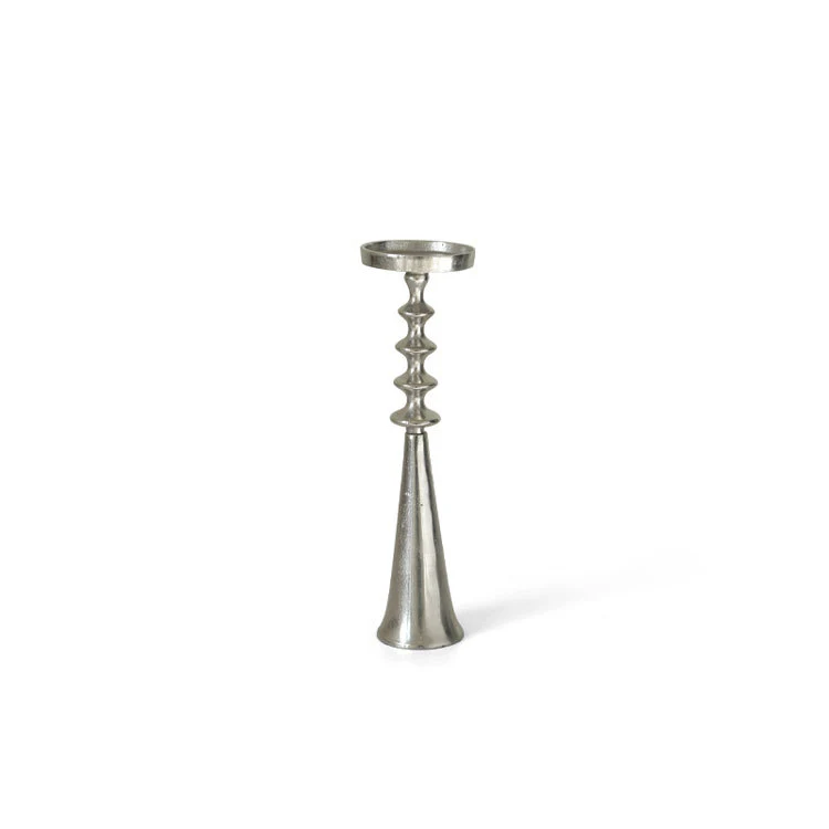 Eleganter Metallkerzenhalter