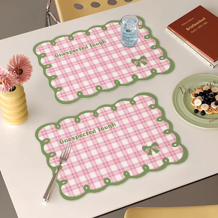 Scalloped Edge Dining Table Mat