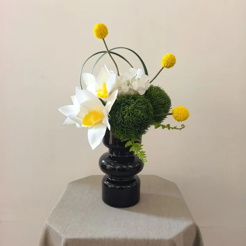 Elegante dekorative Orchideenarrangement