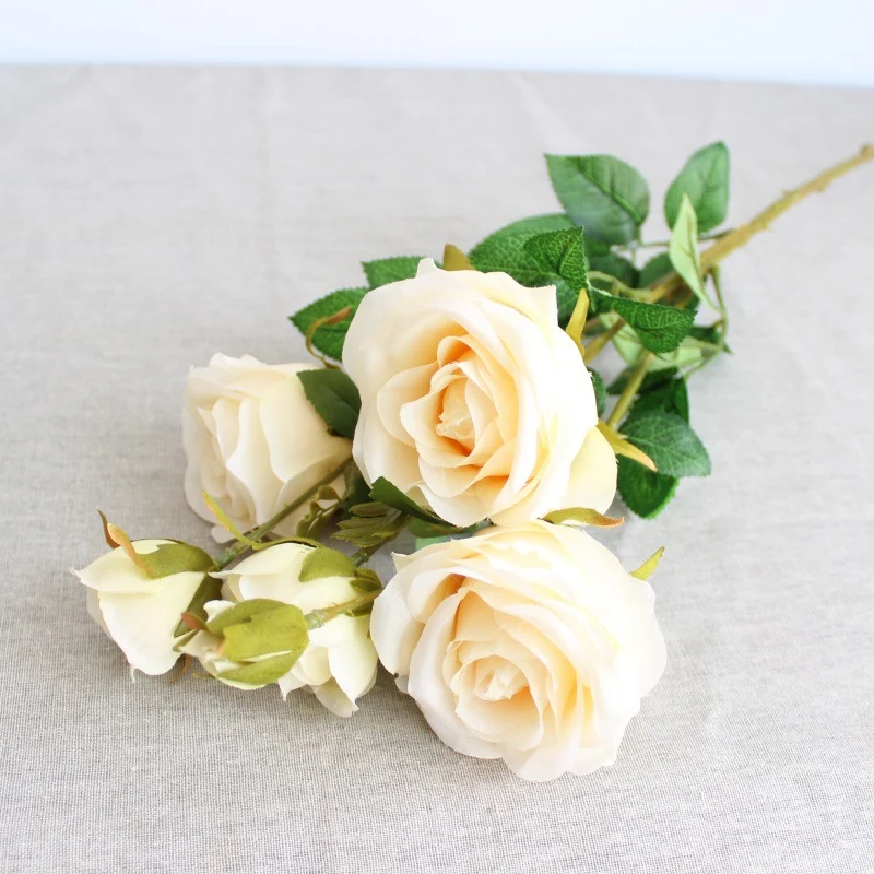Künstlicher Rosenstrauß