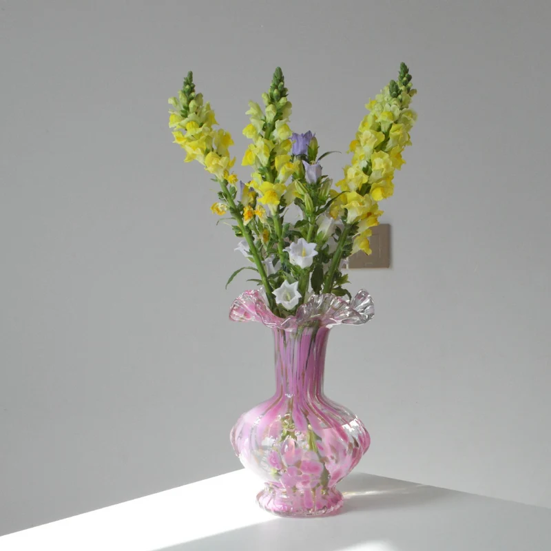 Mouthblown Ruffled-Rand bauchige Kunstglas Bud Vase Karnz