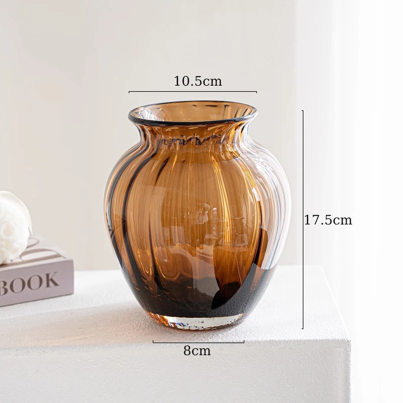 Mouthblown gerippte rauchige Glaslampen-Vase mit schmalem Hals Karnz