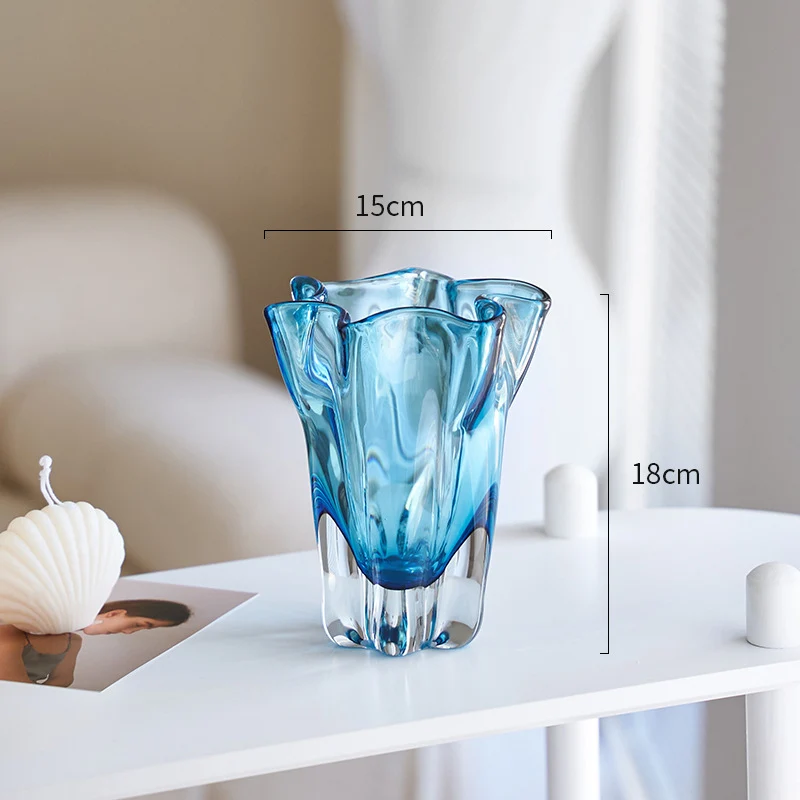 Mouth-blown gerippte Blütenrand dekorative Glas Tischvase Karnz
