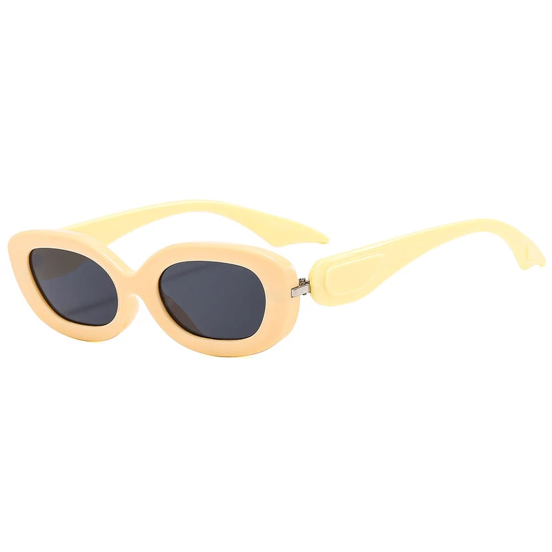 Dame moteriktig solbrille med stilfull buet ramme Luvikno