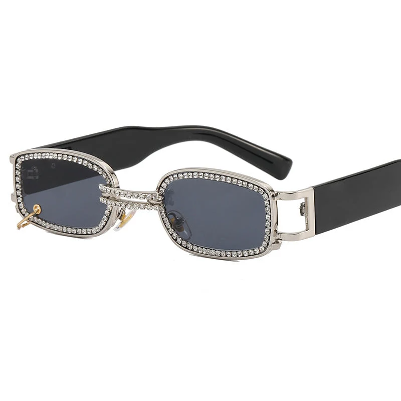 Dame moteriktig solbrille med glitrende krystalramme Luvikno