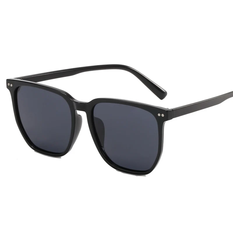 Dame moteriktig solbrille i klart design Luvikno