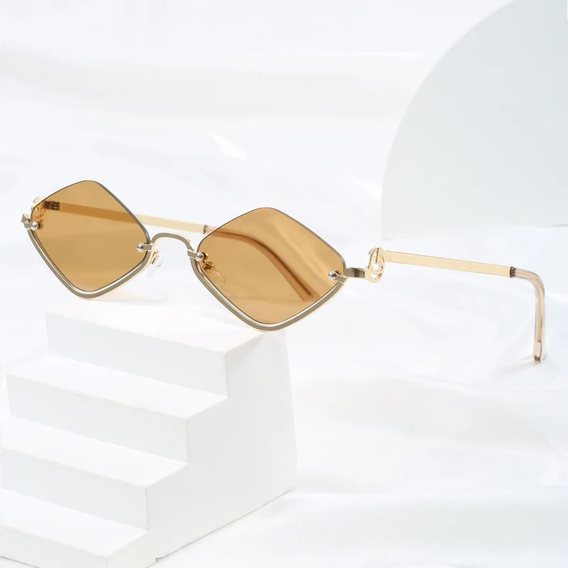 Dame mote kvadratisk solbrille med luksuriøs metallramme Luvikno