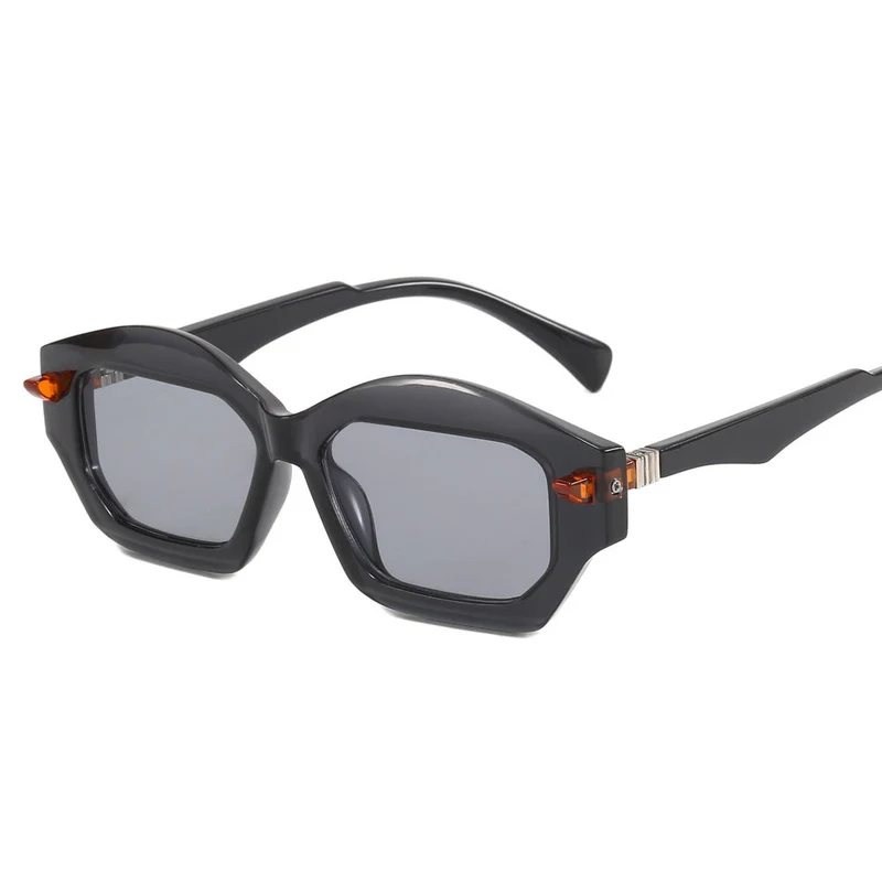 Damer moderne solbrille med iøynefallende ramme Luvikno