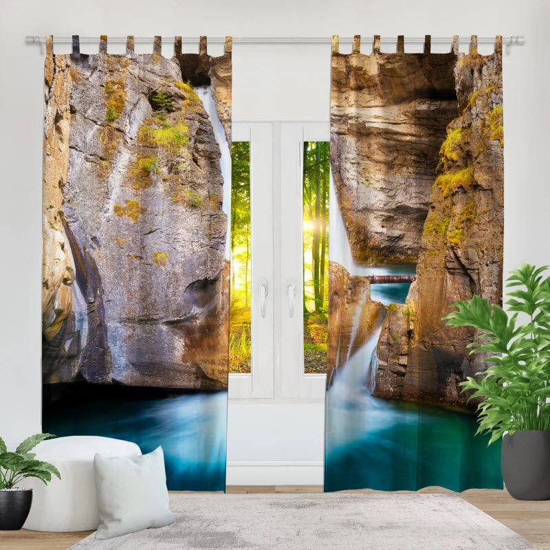 Fotovorhang "Wasserfall auf Felsen"