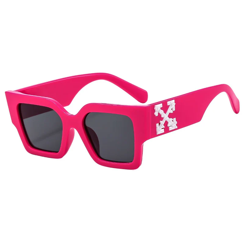 Dame designer solbrille med iøynefallende geometrisk ramme Luvikno