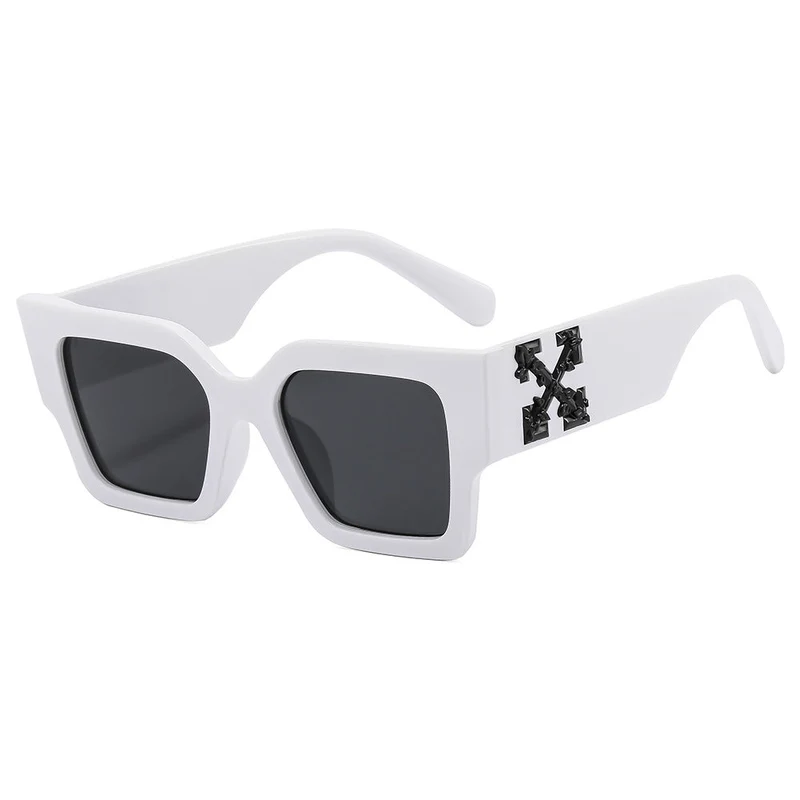 Dame designer solbrille med iøynefallende geometrisk ramme Luvikno