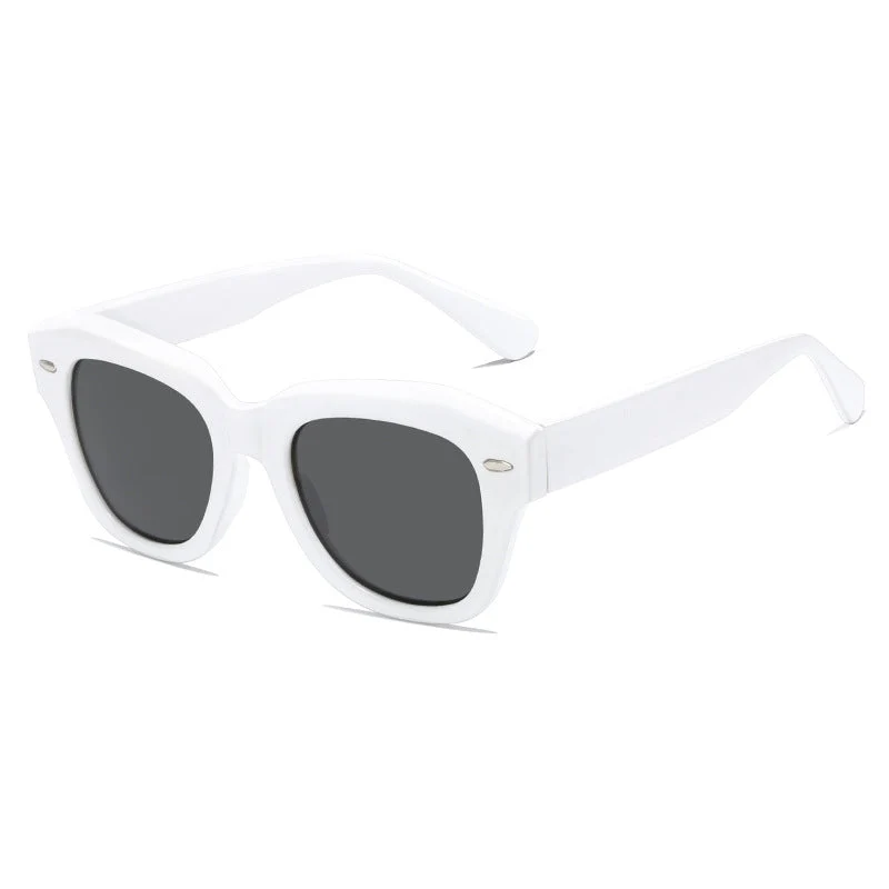 Dame stilig solbrille i moderne design med gjennomsiktig ramme Luvikno