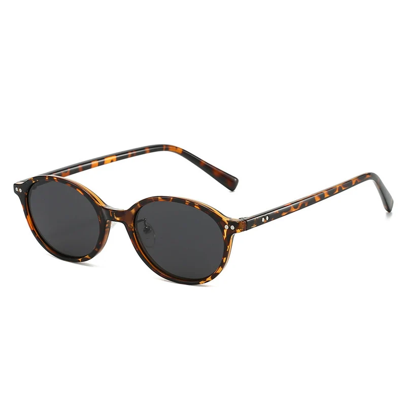 Dame Premium solbrille i elegant oval design Luvikno