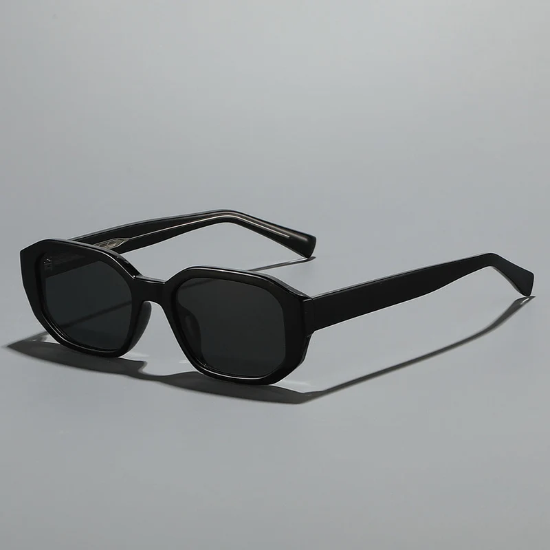 Dame moteriktig solbrille med unik åttekantet ramme Luvikno