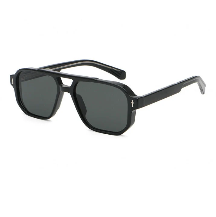 Dame moter solbrille i urban design med polariserte glass Luvikno