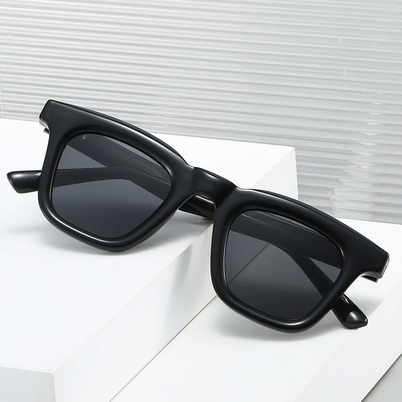 Dame Modisk solbrille i moderne firkantet design med høy UV-beskyttelse Luvikno
