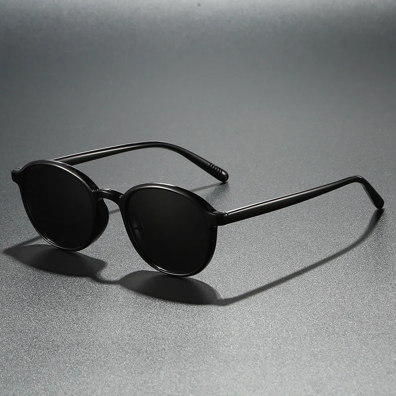 Dame moteriktig solbrille i klassisk ovaldesign Luvikno