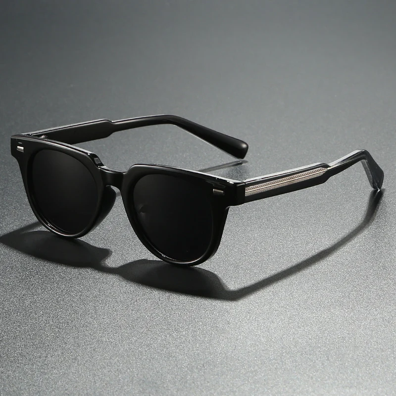 Dame moteriktig solbrille i elegant retro-design Luvikno